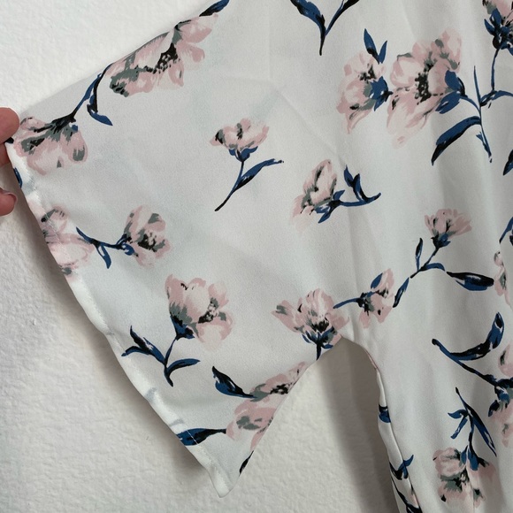 Sienna Sky • Floral White Sheer Buttoned Feminine Blouse - Picture 6 of 14